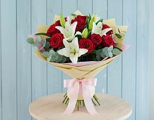 Букет цветов из:  Лилии и Розы в Петровском