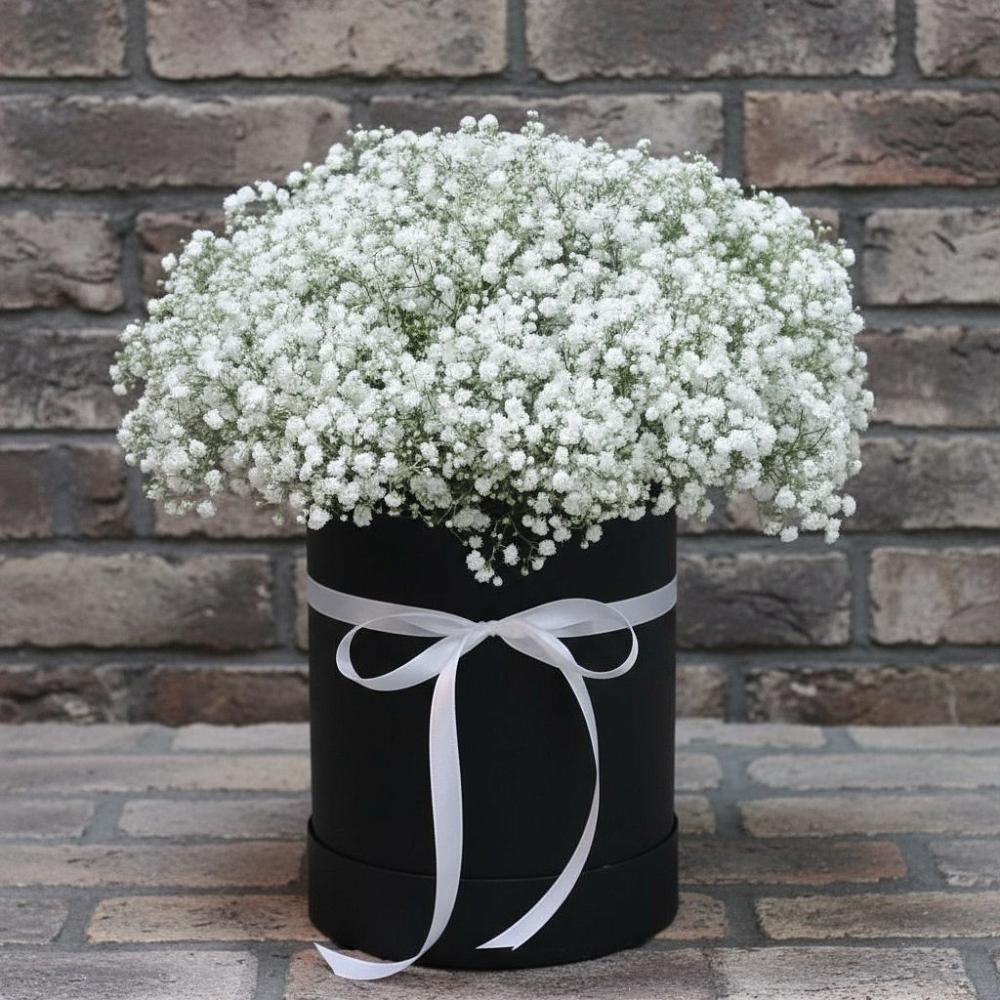 Цветочная композиция из Гипсофила в шляпной коробке в Петровском