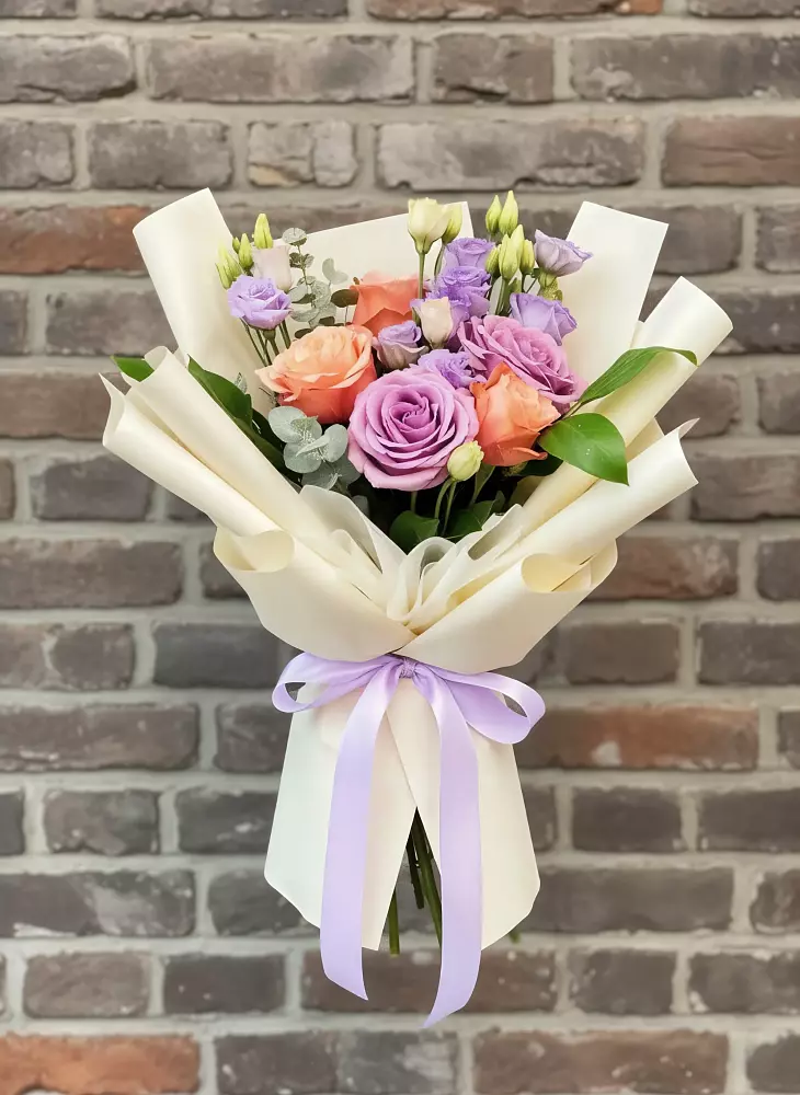 Букет цветов из: Лизиантусы и Розы в Петровском