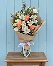 Букет цветов из:  Альстромерии, Лизиантусы, Розы и Хризантемы #REPLACE_PRED# Петровском