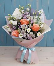 Букет цветов из:  Лизиантусы, Розы, Альстромерии и Гипсофила в Петровском