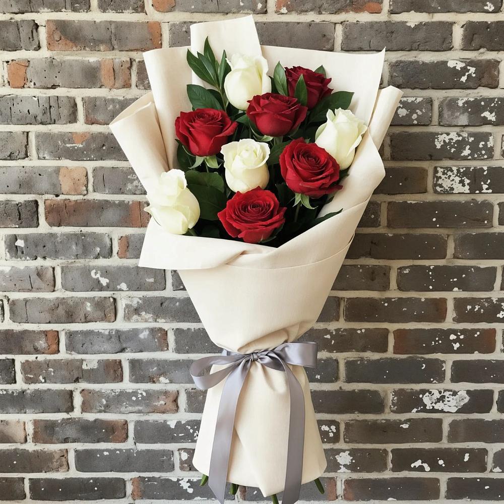 Букет красно-белые розы в Петровском Букет цветов из: Розы в Петровском