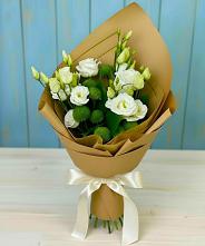 Букет цветов из:  Хризантемы и Лизиантусы #REPLACE_PRED# Петровском