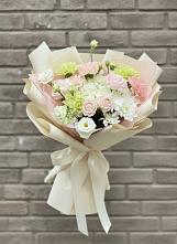 Букет цветов из:  Гвоздики, Розы, Лизиантусы и Хризантемы в Петровском