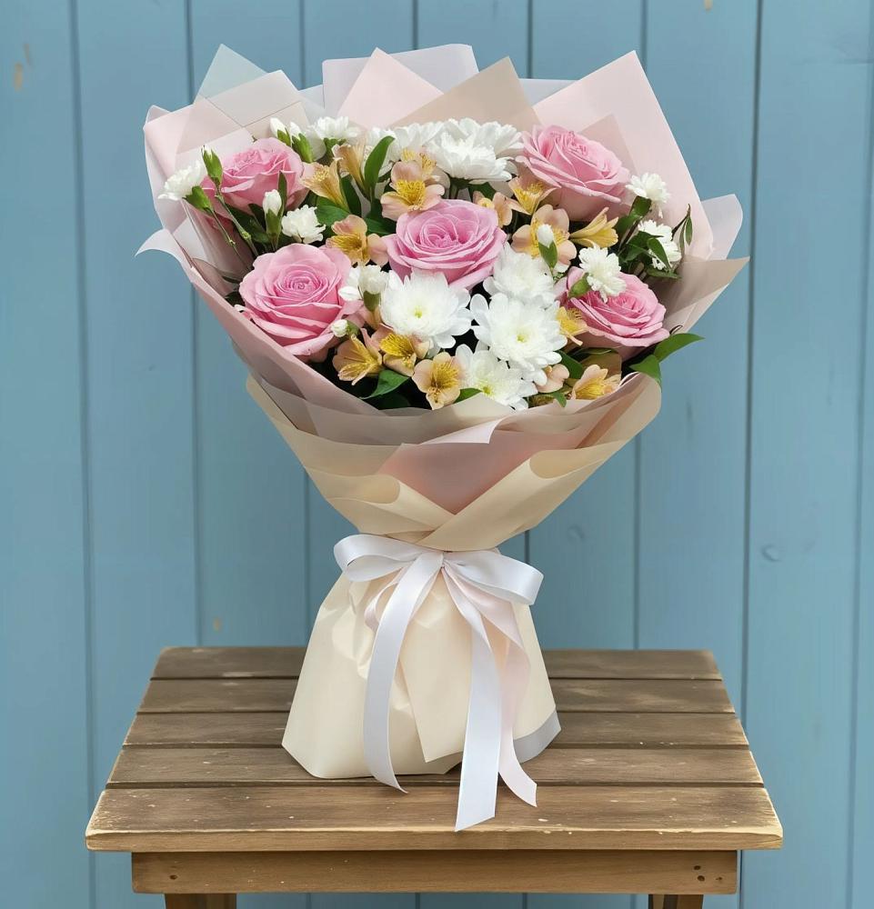 Букет цветов из: Гвоздики, Орхидеи и Розы в Петровском