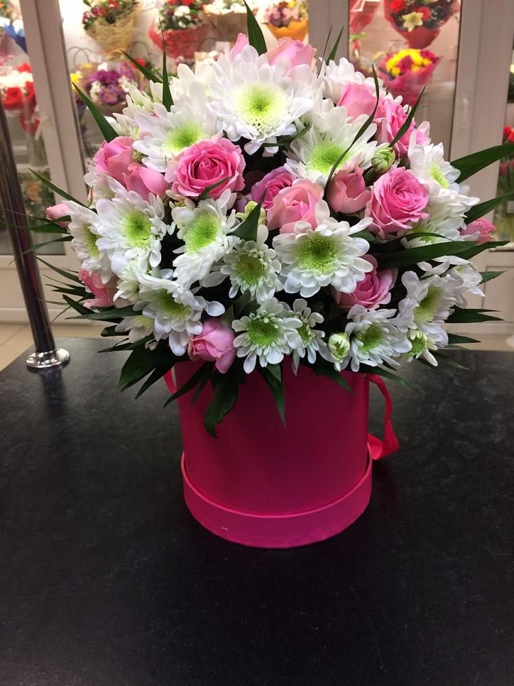 Цветочная композиция из Розы и Хризантемы в шляпной коробке в Петровском