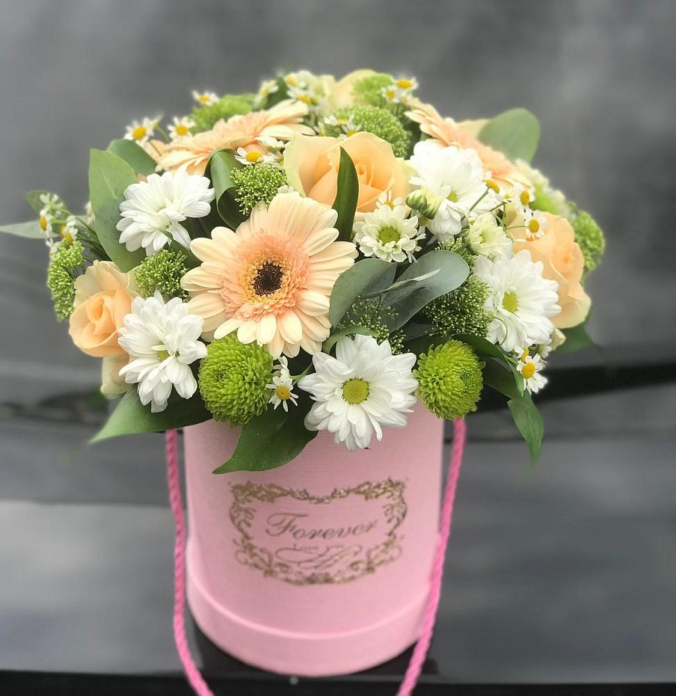 Цветочная композиция из Розы, Герберы и Хризантемы в шляпной коробке в Петровском