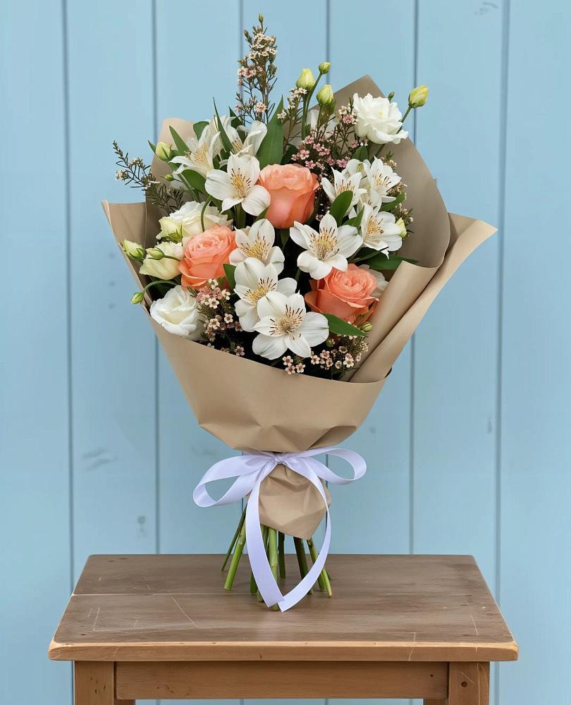 Букет цветов из: Альстромерии, Лизиантусы, Розы и Хризантемы в Петровском